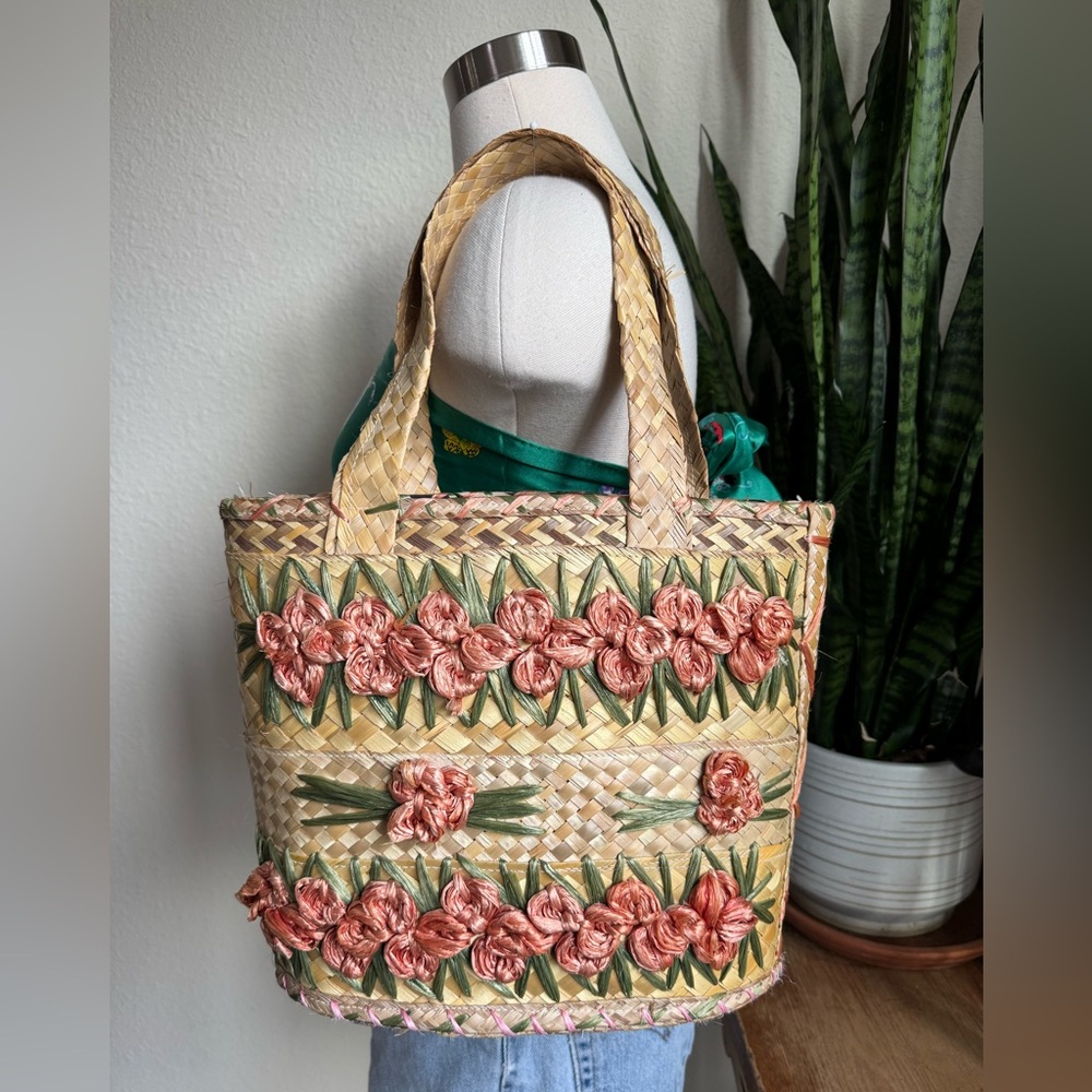 Hand‑woven Straw Floral Tote with “Bahamas” Stitching — Beach Chic 13″ Straw Bag - Picture 14 of 14